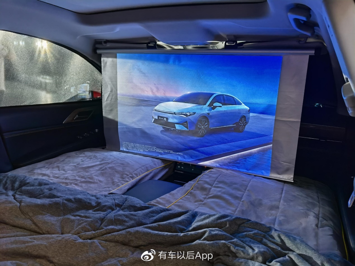 小鹏p5(配置|询价)后排躺平看电影