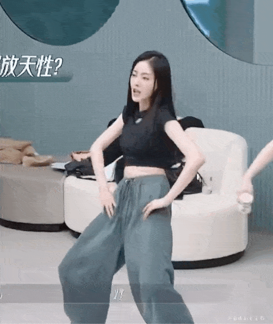 张天爱直播开场即惊艳！截图颜值真的好绝，开口秒变甜妹休闲区蓝鸢梦想 - Www.slyday.coM