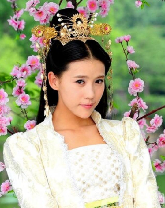 还记得雪域迷城里的舞阳吗如今在骊歌行中演丫鬟