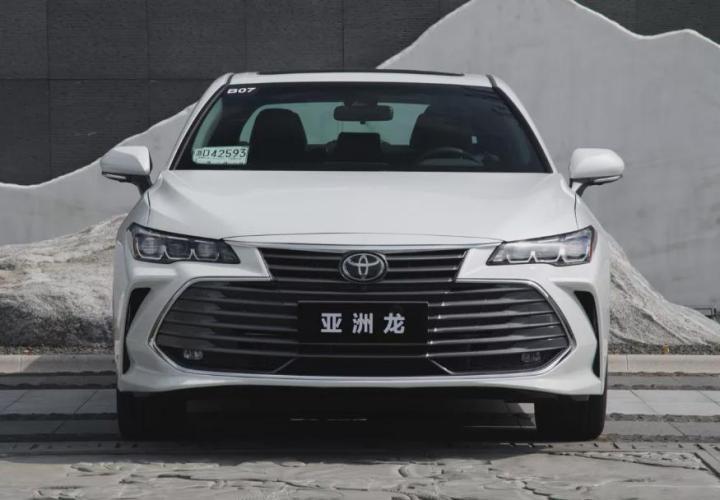 谁才是内外兼修的B级车？现代索纳塔对比丰田亚洲龙