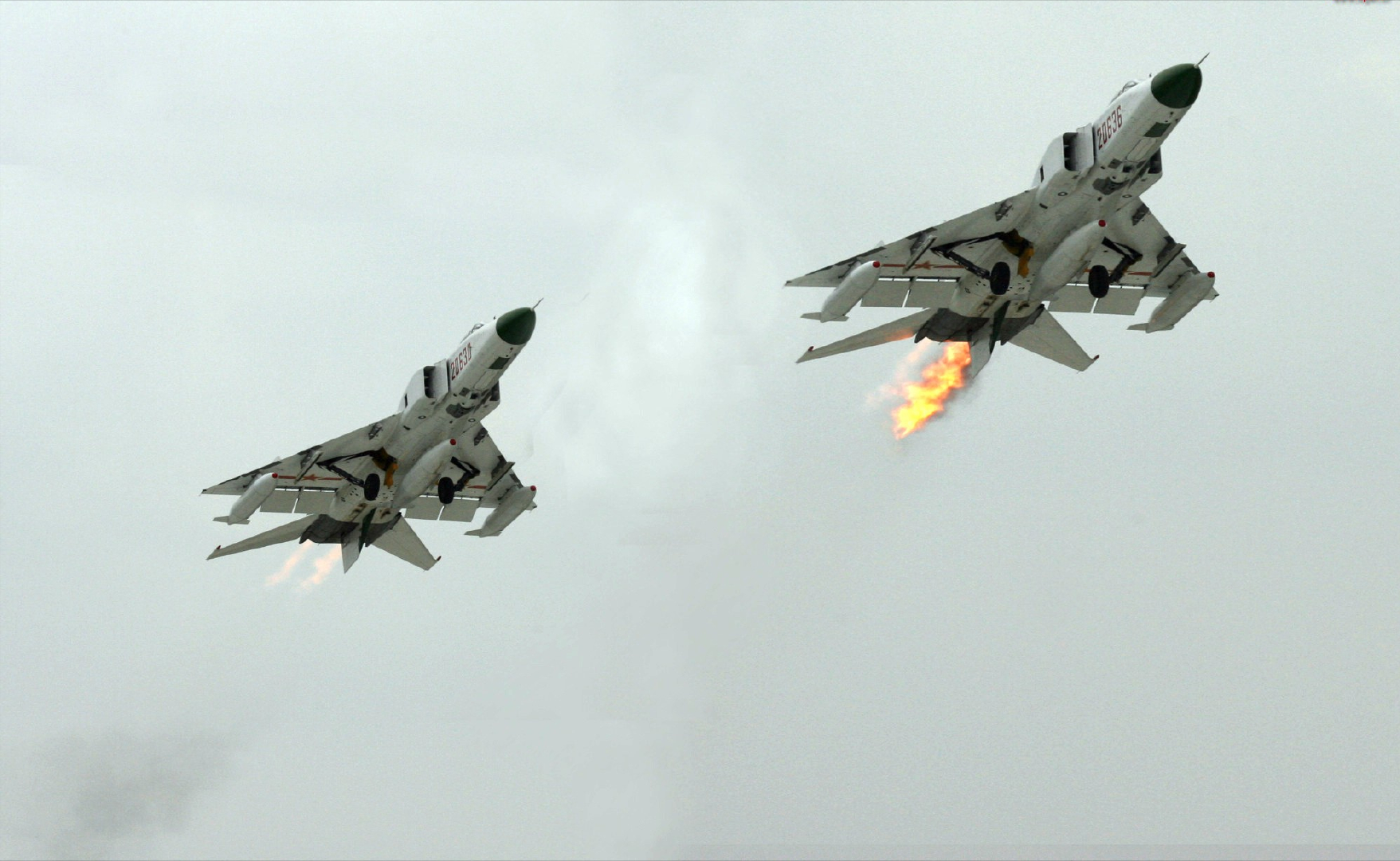 风雨50年枪挑f22鱼窝孵化的长须鲸歼8战机还在发光发热