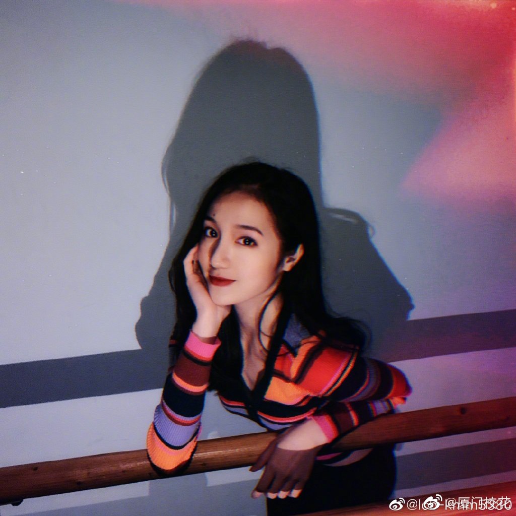 她叫薇薇,02年,就读于北海中学,身高165cm,很可爱的女生_高清图集