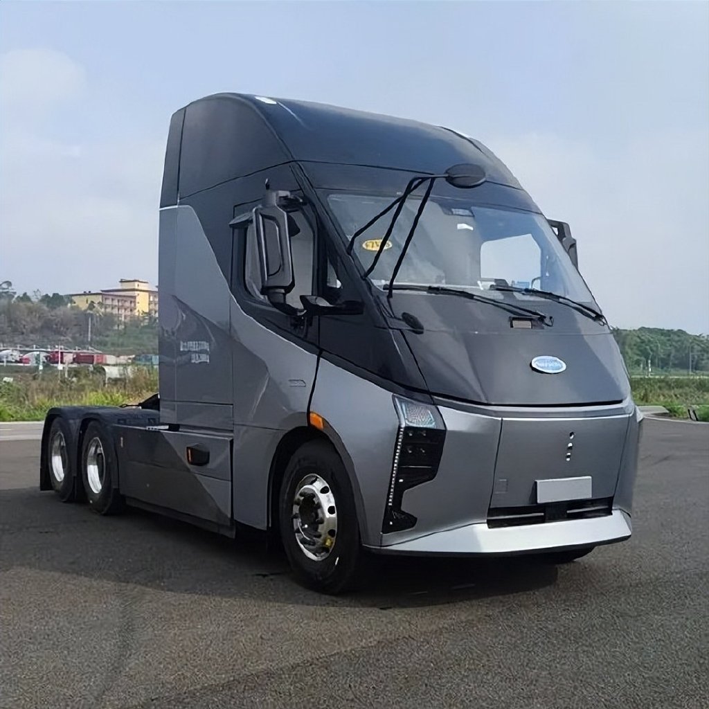 南京金龙新款重卡曝光!酷似"子弹头",采用换电 双电机驱动-新浪汽车