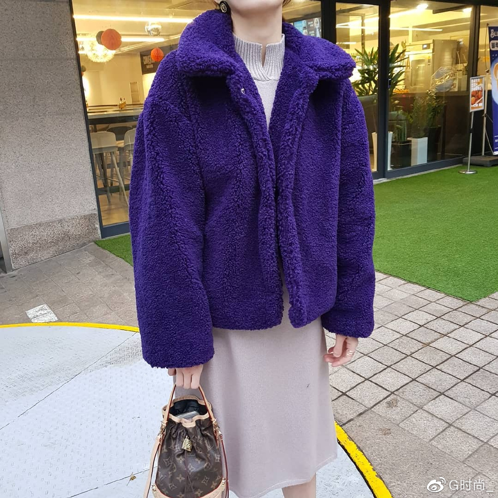 穿摇粒绒外套“肿成熊”？选款和搭配各有技巧，穿出时髦感很容易