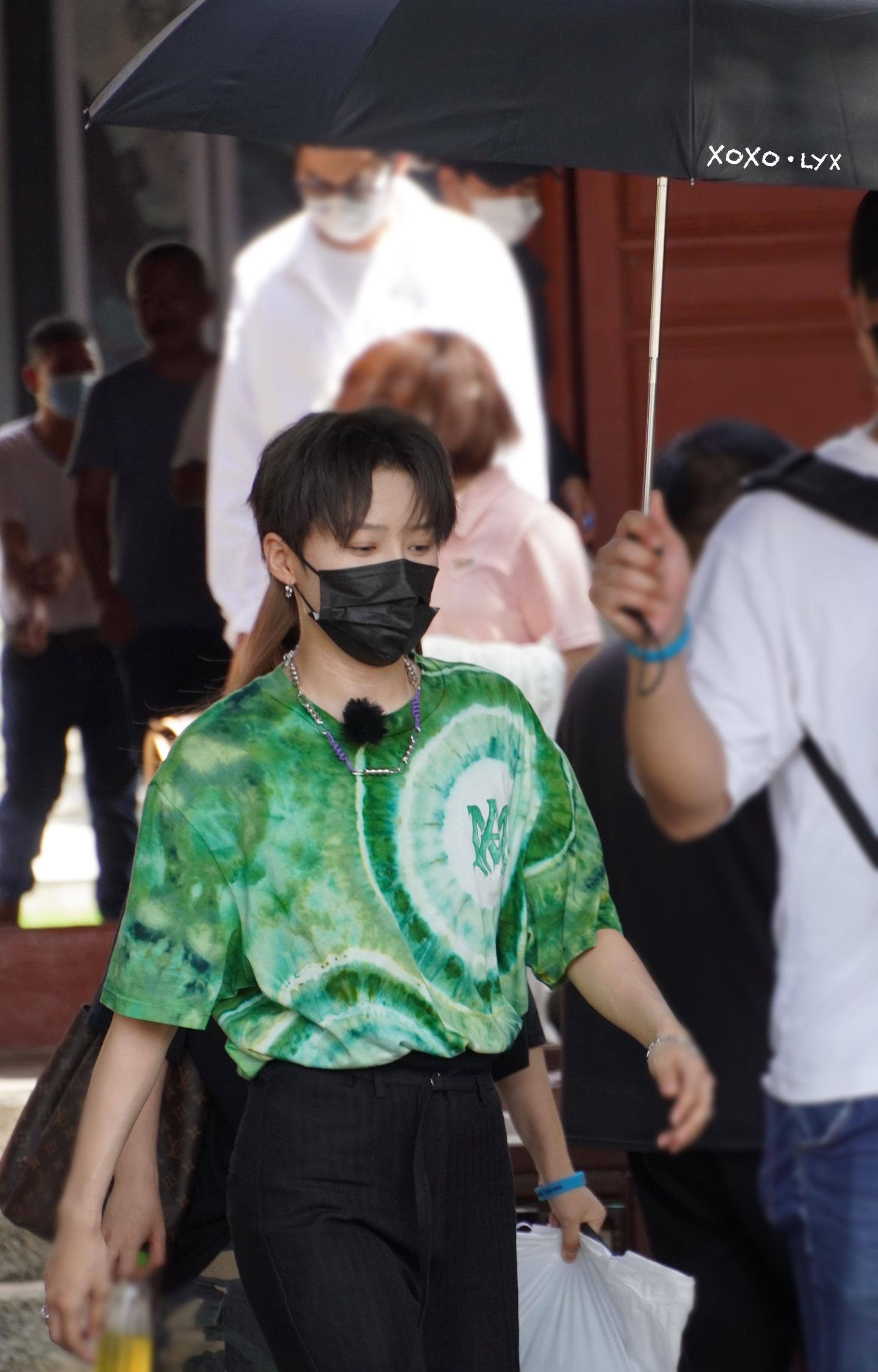 刘雨昕综艺录制饭拍今日份清新小绿上线