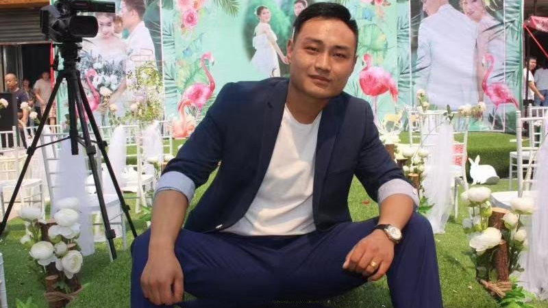 突传噩耗!32岁主持人张涛不幸去世,知情人曝全过程:到家后晕倒|张涛|主持人|全过程_新浪新闻