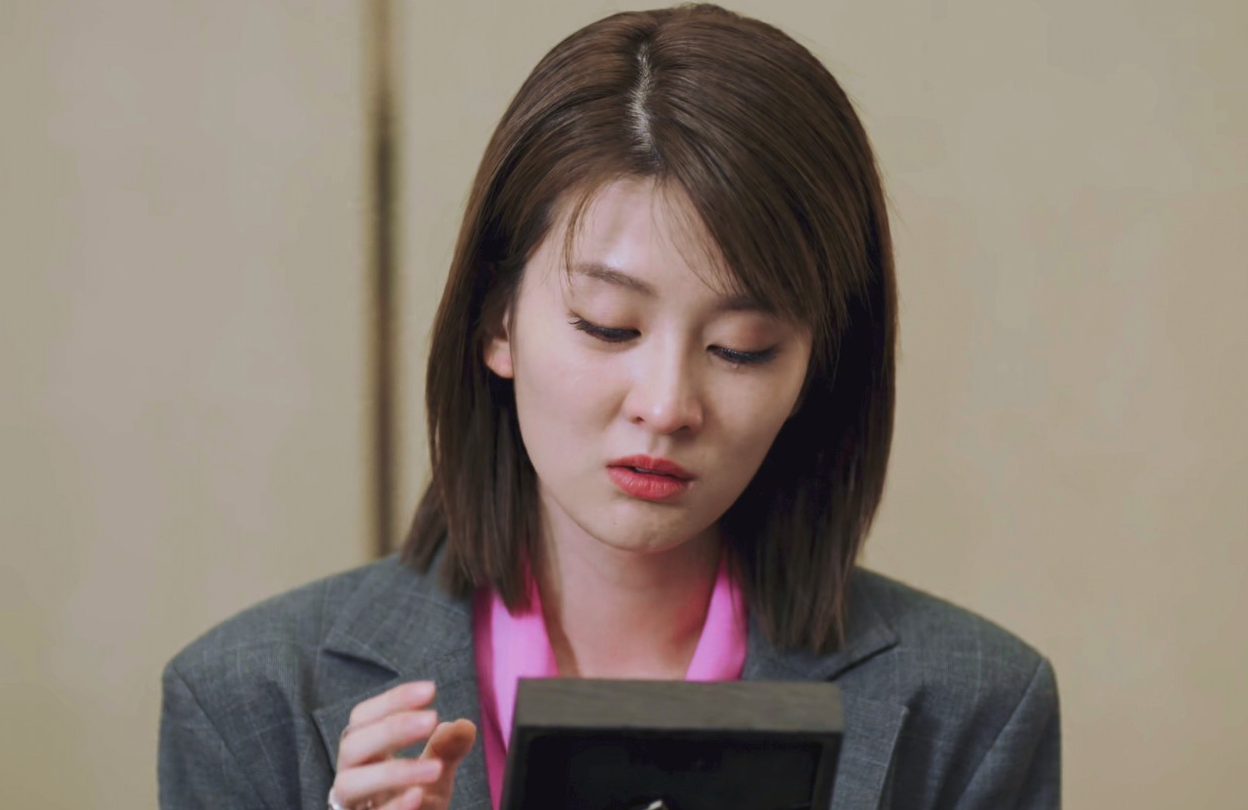 乔欣新剧化身职场女精英又飒又美气场满分职场丽人穿搭太飒了