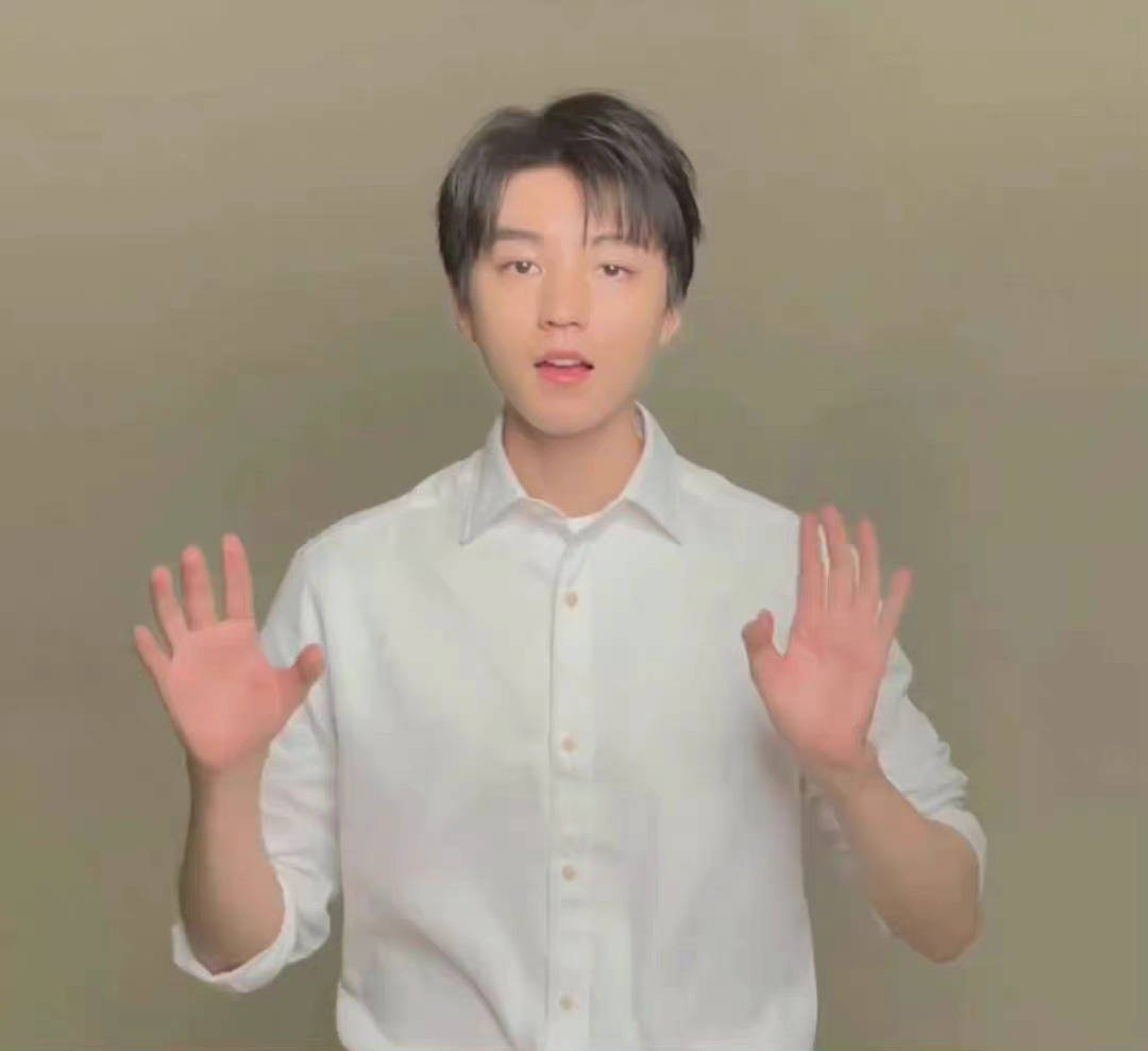 王俊凯白衬衫造型vcr来啦～小凯穿白衬衫也太帅了吧!_高清图集_新浪网