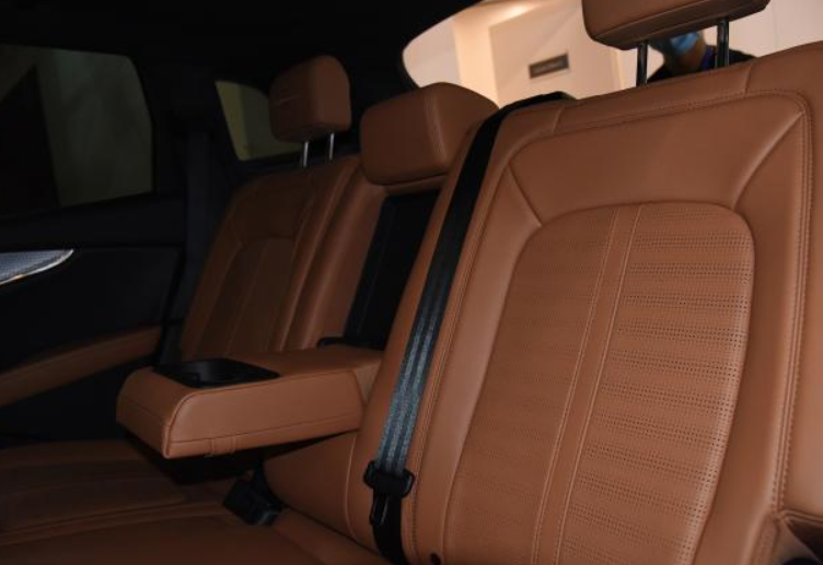 豪华中型SUV之争，林肯航海家VS凯迪拉克XT5怎么选？