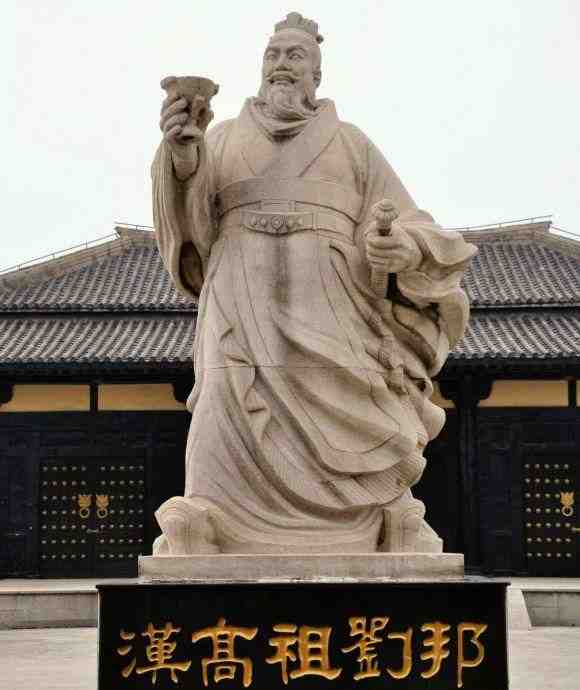 龙且高估自身实力低估韩信不仅导致自己失败还间接导致项羽的战败|刘邦|英布|项梁|汉高祖|项籍_新浪新闻