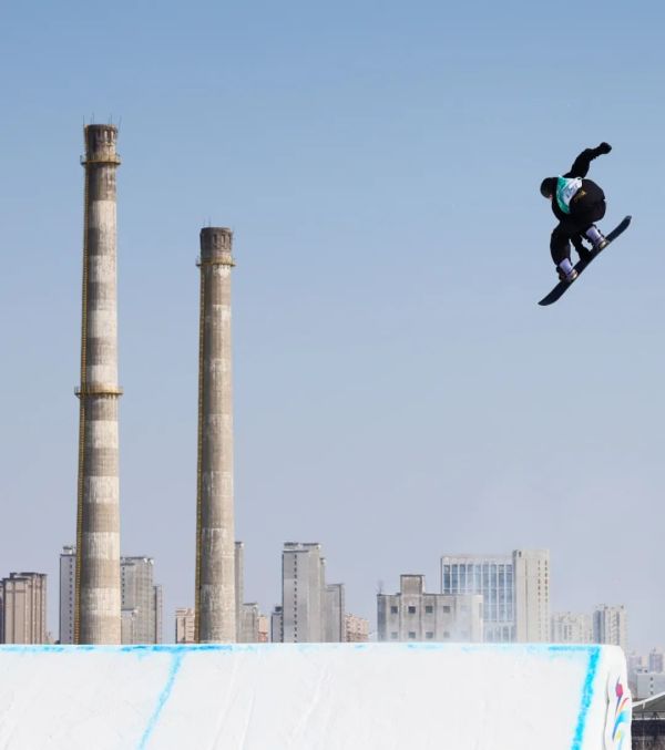 再创历史！苏翊鸣夺单板滑雪男子大跳台金牌休闲区蓝鸢梦想 - Www.slyday.coM