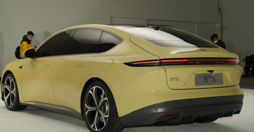 蔚来ET5对比极氪001，谁才是新能源市场的新宠？