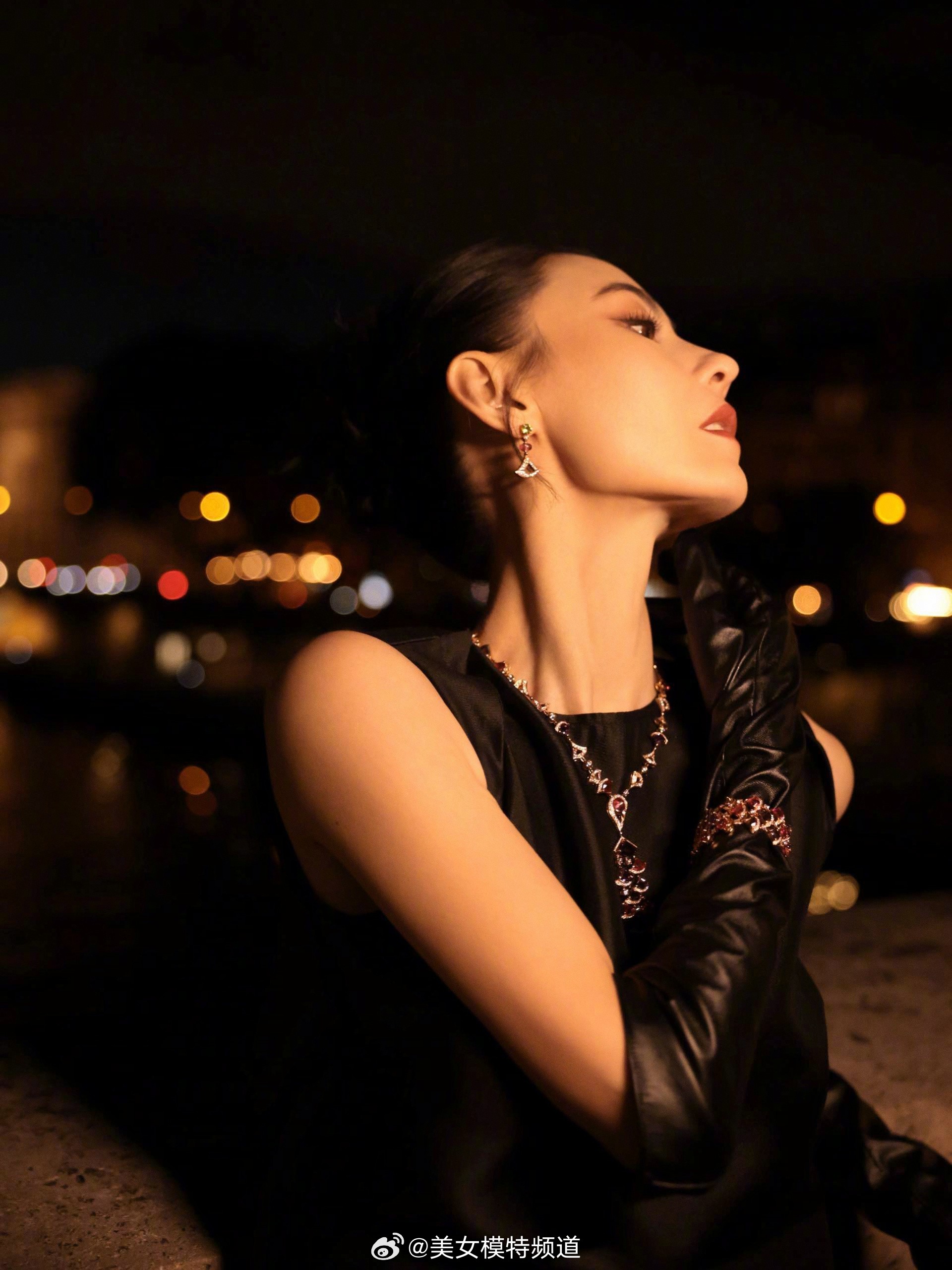 张柏芝时装周复古摩登造型