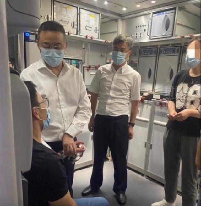 稳了！旅客机上突发疾病，遇9位华西专家联合问诊休闲区蓝鸢梦想 - Www.slyday.coM