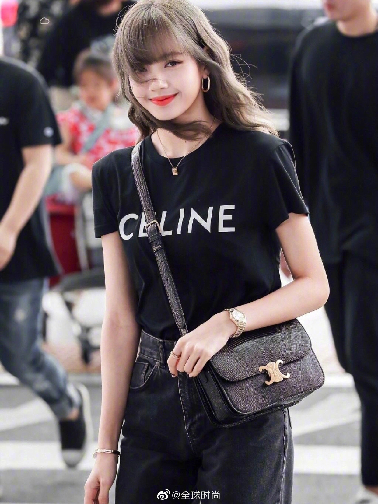 lisa 私服分享 lisa穿搭可谓是可盐可甜,又酷又飒,能唱能跳