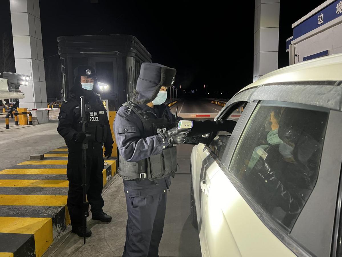 除夕之夜移民管理警察坚守执勤岗位|新疆|阿勒泰|岗位_新浪新闻