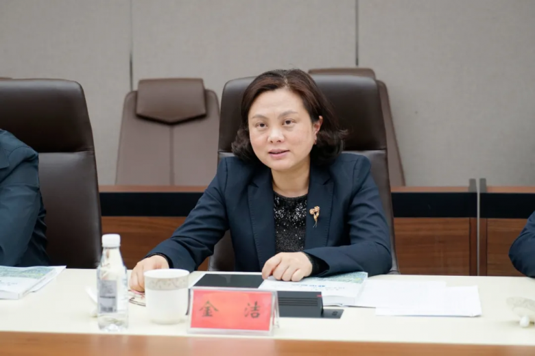 苏州市委常委金洁一行调研泰丰文化区领导顾海东等陪同调研