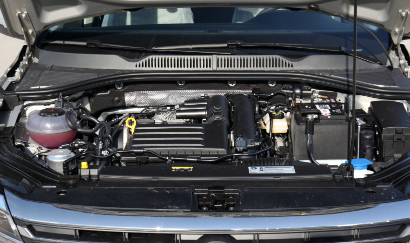 日韩系涡轮增压家轿对决：现代伊兰特对标大众朗逸