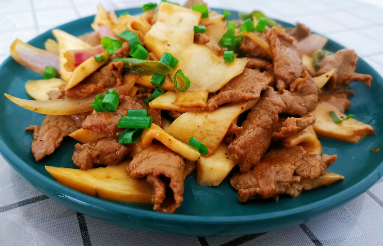 家常小炒杏鲍菇炒牛肉,味道好营养高,简单炒一炒,轻松就上桌
