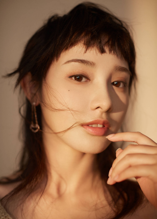 冯绍峰当她的面抽烟，金瀚和她拍吻戏前也抽烟，这个女演员有点惨休闲区蓝鸢梦想 - Www.slyday.coM