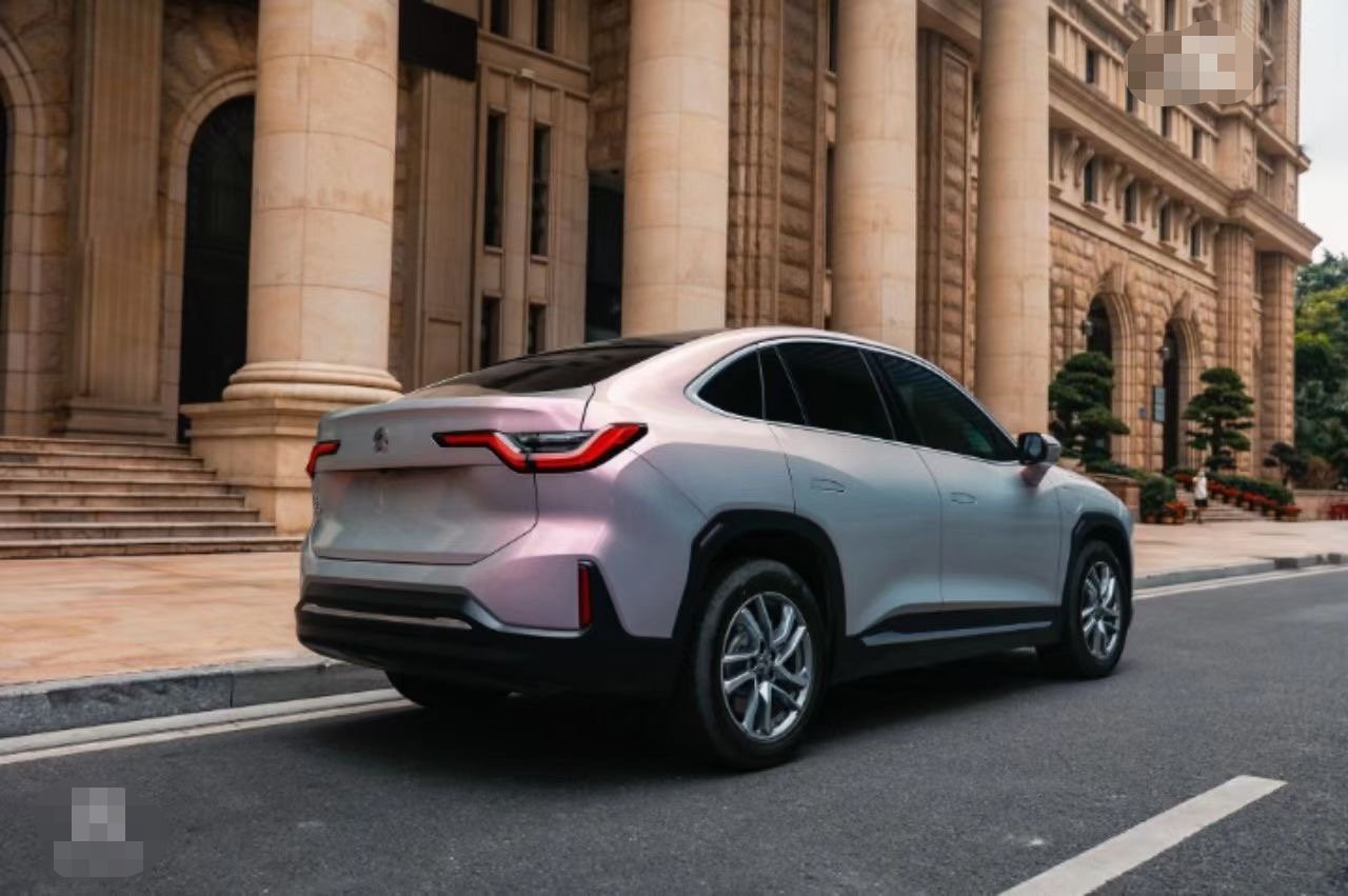 蔚来ec6改色梦幻灰 真是诗意般的存在