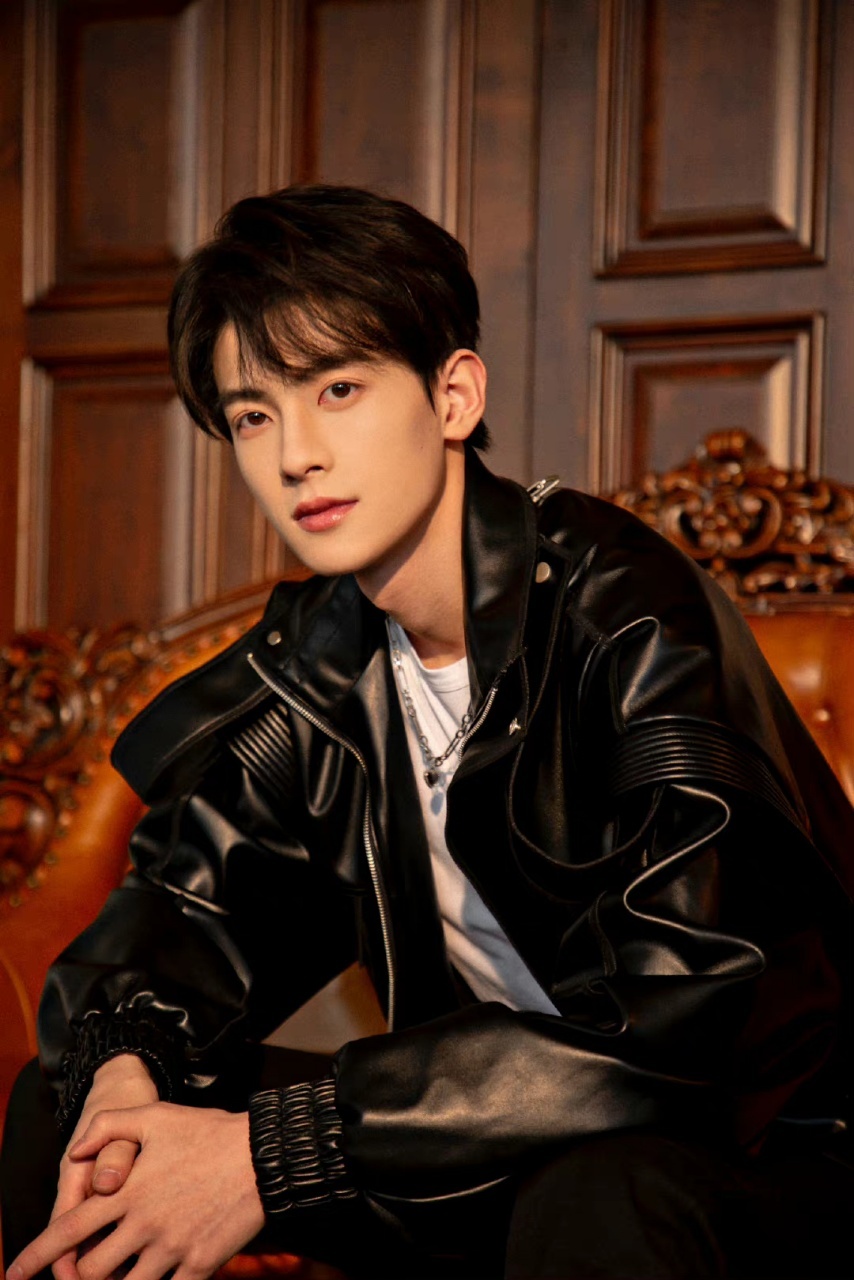 "中国帅哥千千万,嘉尚传媒占一半"……