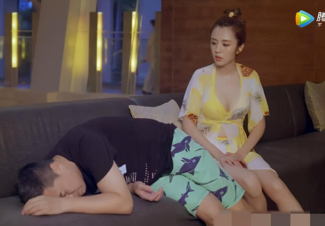 王晓晨才是隐藏的好身材当她穿上泳衣旁边人的眼神太直接了