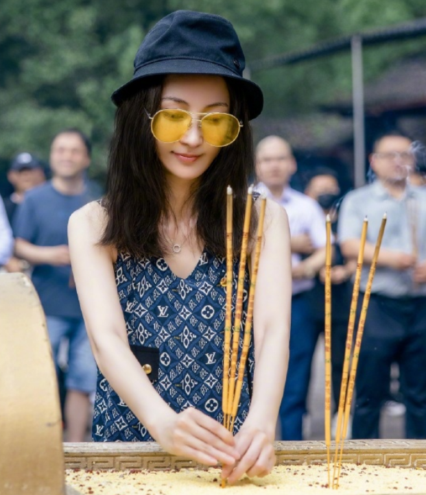 39岁姚笛复出拍戏体型消瘦大变样笑容满面状态完胜马伊琍