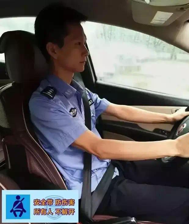 小小安全带 时时有保障 两车相撞人无碍休闲区蓝鸢梦想 - Www.slyday.coM