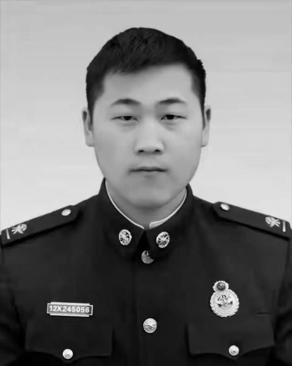 24岁消防员飞身扑救轻生女子，坠落也未曾松开…休闲区蓝鸢梦想 - Www.slyday.coM