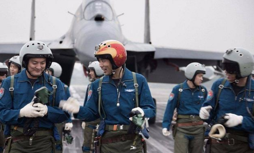 歼10c战胜歼16红鹰旅斩获金头盔拼搏长空为新时代护航