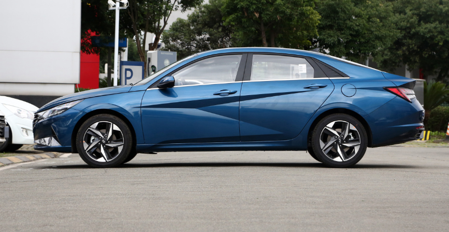 日韩系涡轮增压家轿对决：现代伊兰特对标大众朗逸