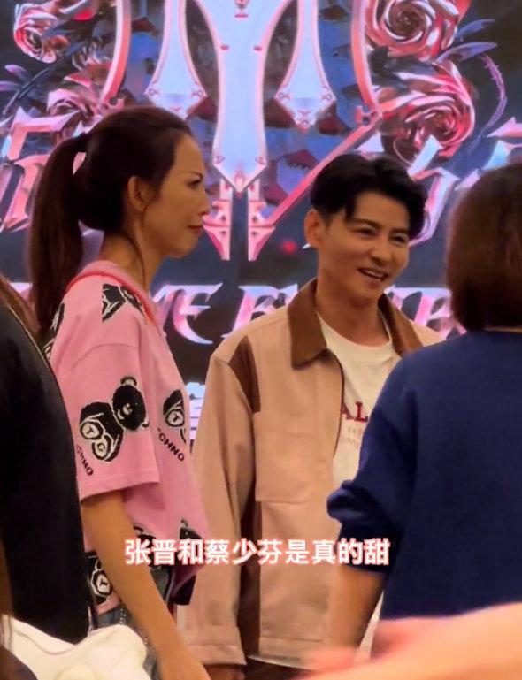 《披荆斩棘的哥哥》庆功宴现场照曝光 蔡少芬张晋形影不离 张智霖袁咏仪成气氛担当休闲区蓝鸢梦想 - Www.slyday.coM