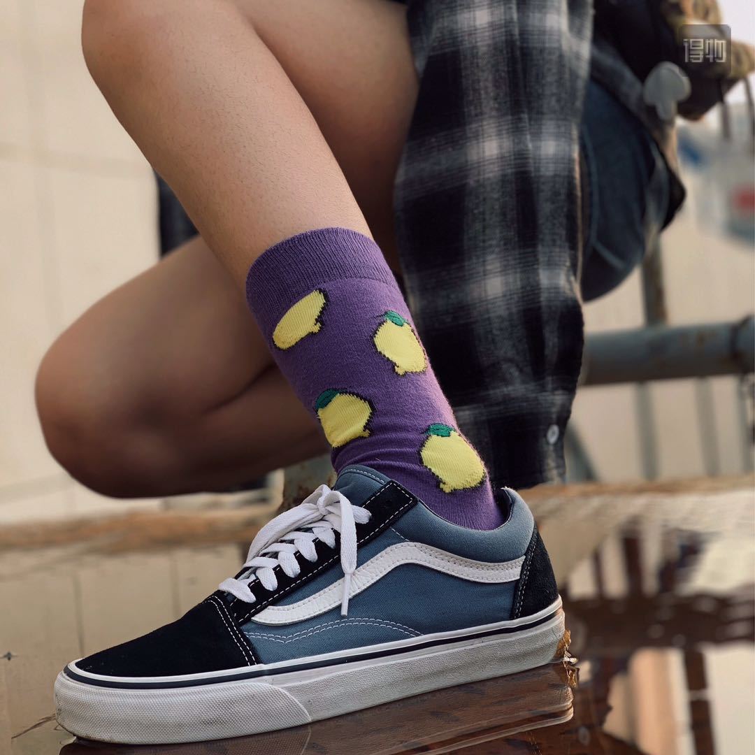 vans配长袜,谁看都会夸;腿长一米八,修身又百搭