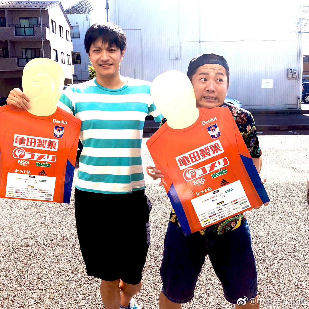 空场 那就放满球迷纸板