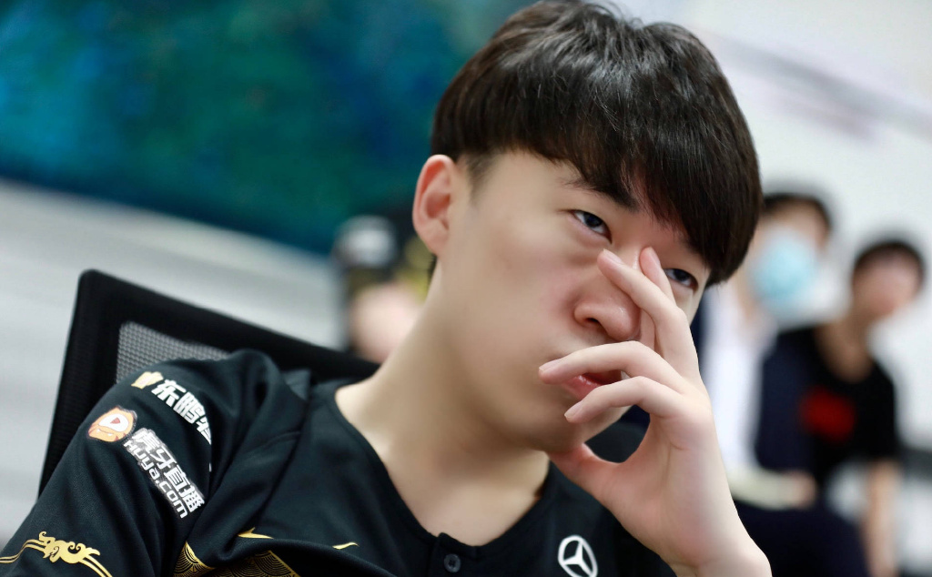 小明回应rng卡合同:哪有那么多卡合同?