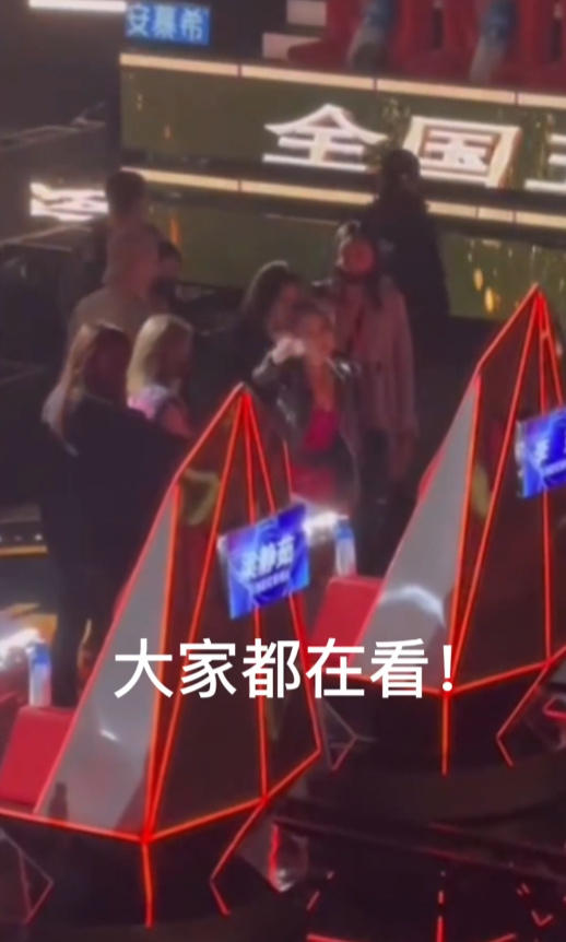 中国好声音录制现场爆发冲突,李玟罕见震怒,公开质疑节目组黑幕休闲区蓝鸢梦想 - Www.slyday.coM 中国好声音录制现场爆发冲突,李玟罕见震怒,公开质疑节目组黑幕休闲区蓝鸢梦想 - Www.slyday.coM