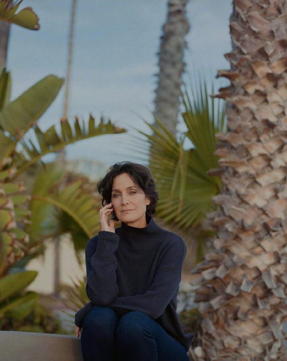 《黑客帝国》系列女主凯瑞-安·莫斯登《纽约时报》新写真