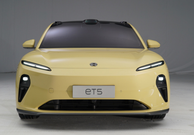 蔚来ET5对比极氪001，谁才是新能源市场的新宠？