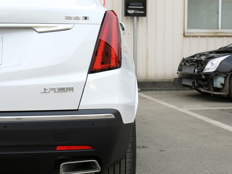 豪华中型SUV之争，林肯航海家VS凯迪拉克XT5怎么选？