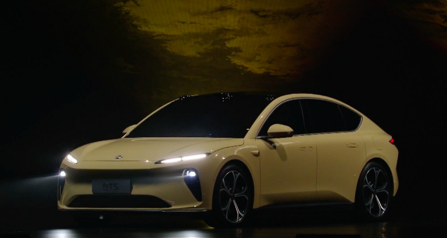 蔚来ET5对比极氪001，谁才是新能源市场的新宠？