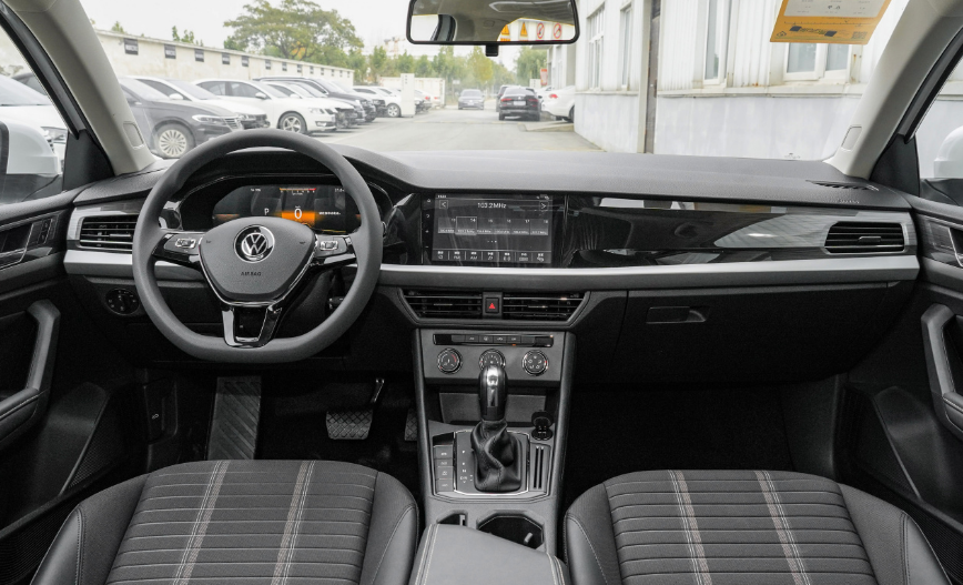 日韩系涡轮增压家轿对决：现代伊兰特对标大众朗逸