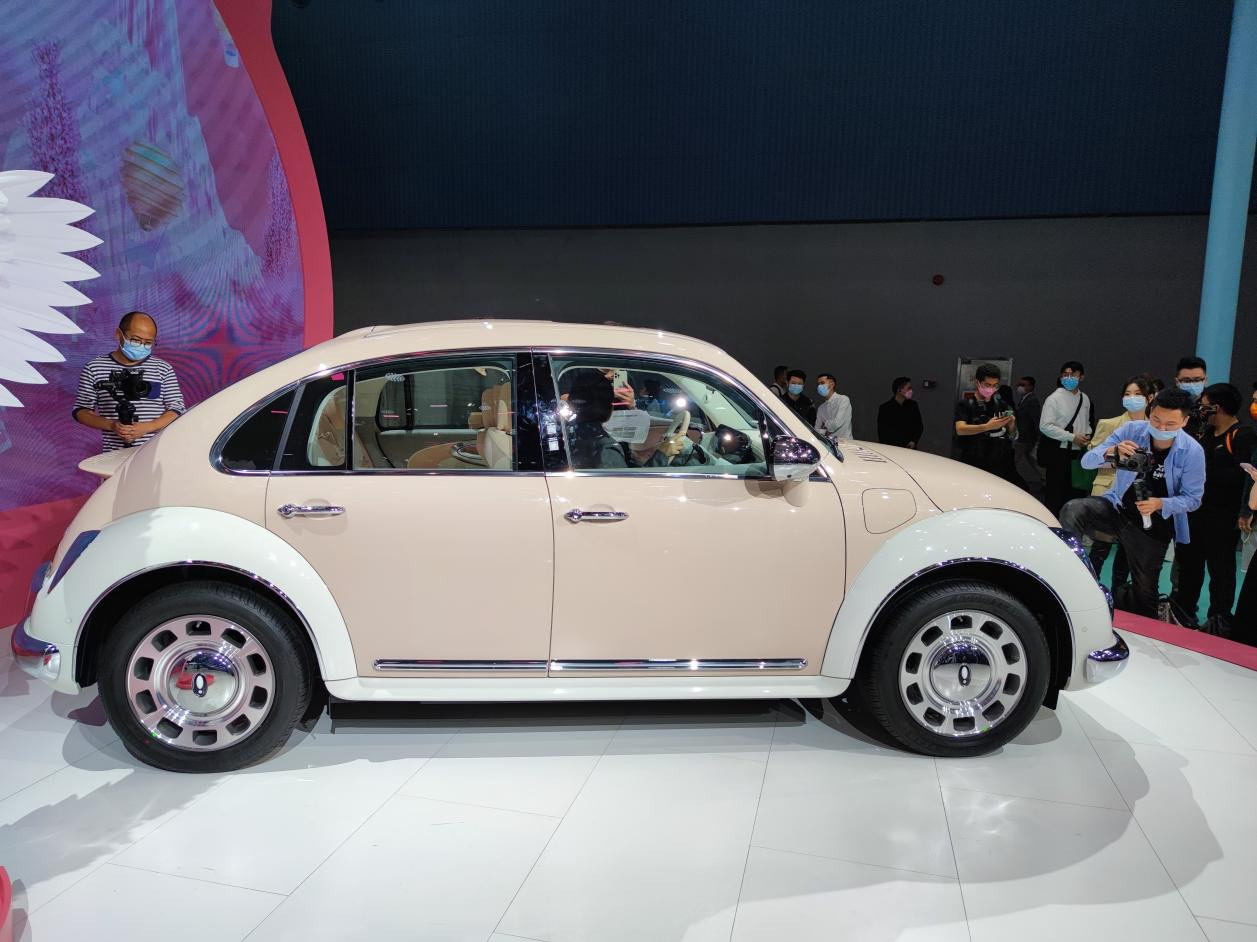 广州车展直击小姐姐最爱的复古风欧拉芭蕾猫亮相