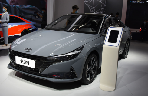 日韩系涡轮增压家轿对决：现代伊兰特对标大众朗逸