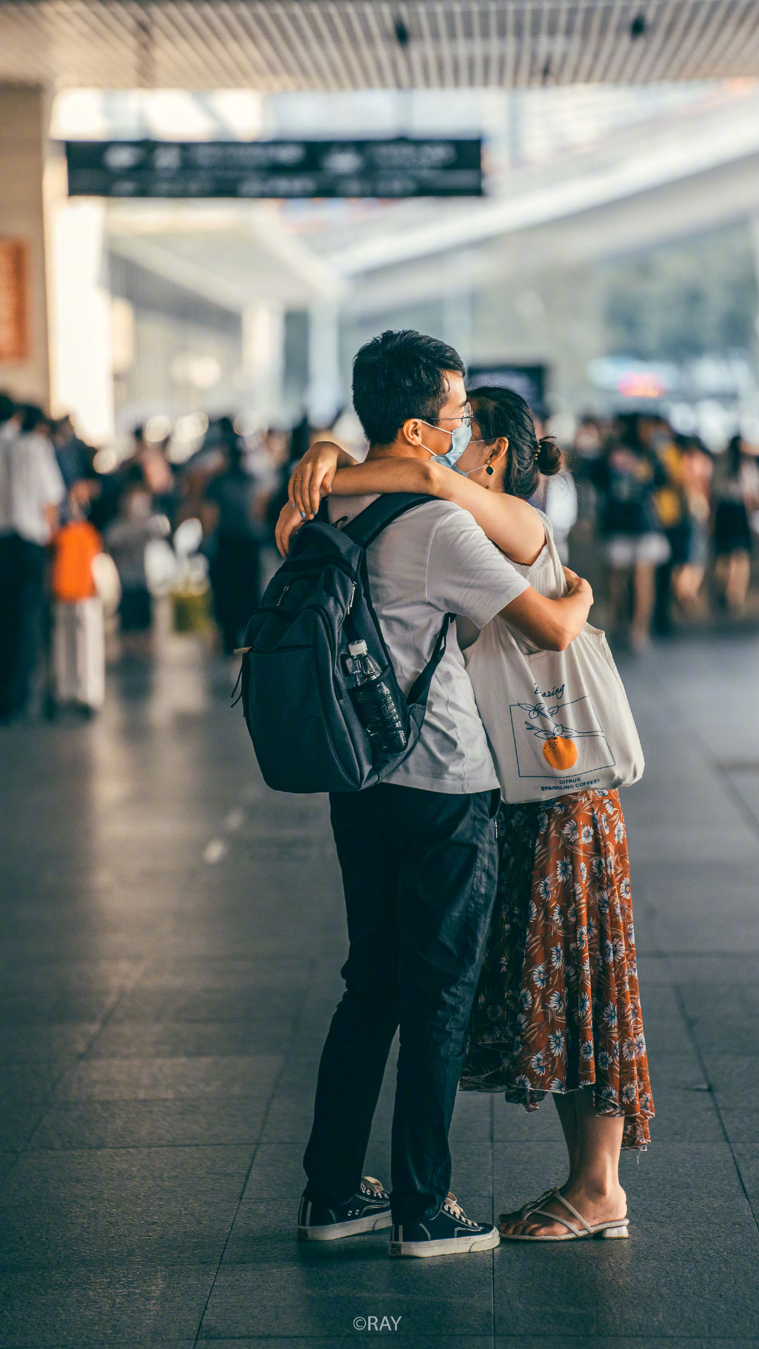 车站,是一个神奇的地方,诠释了太多离别的苦