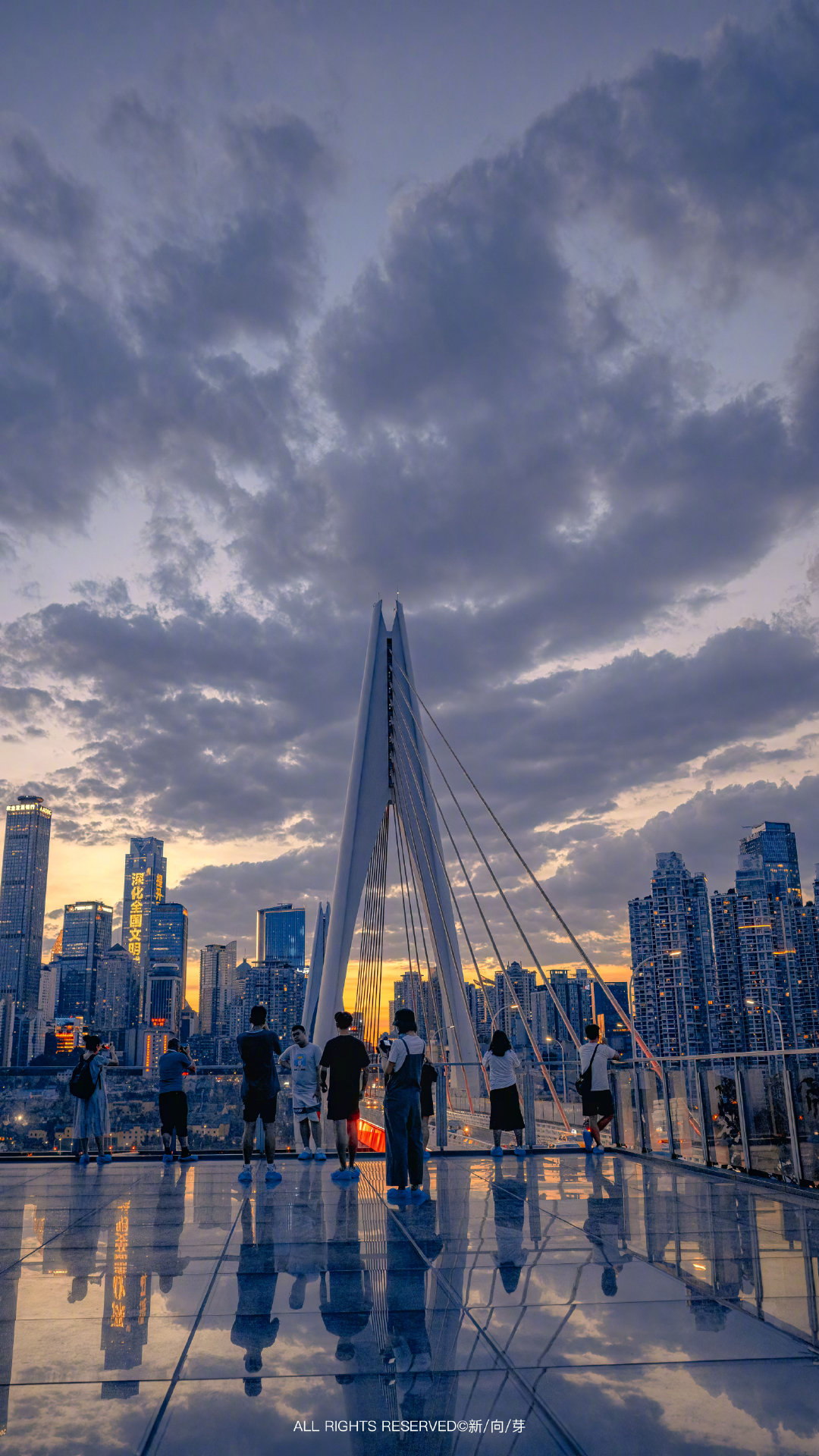 总要去趟重庆噻,吹吹嘉陵江的晚风,走走南滨路,去趟长江国际