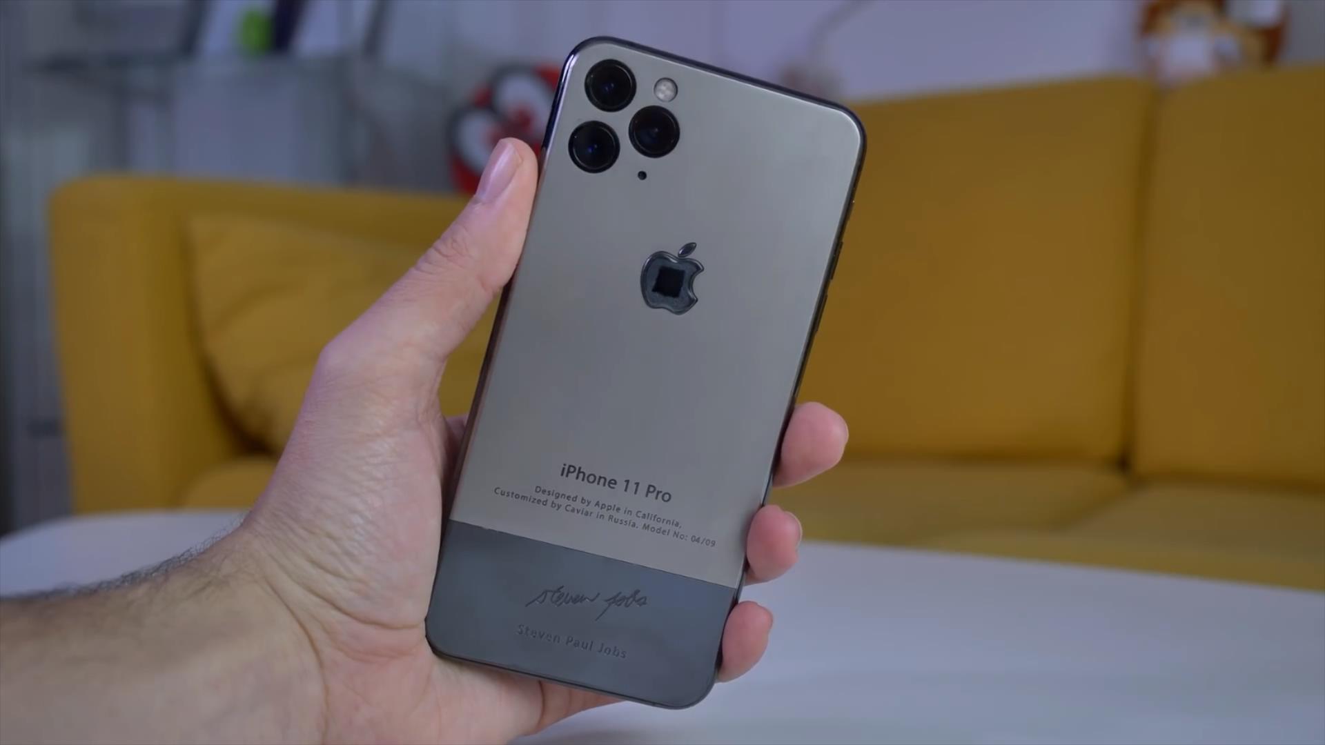 售价5万的iphone11pro开箱:乔布斯亲笔签名,全球仅9部