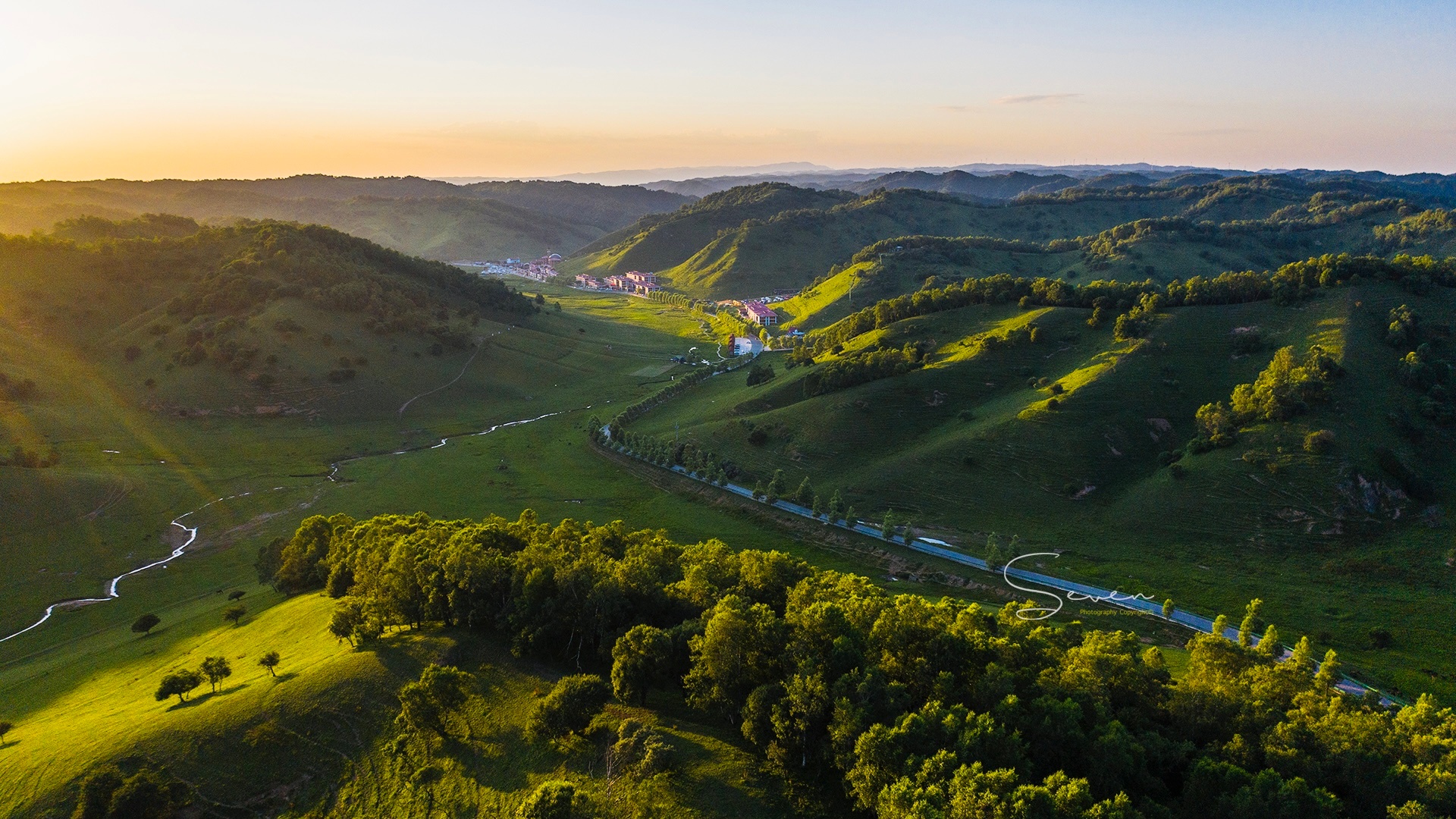 关山草原真美,是个拍照避暑的好地方.__财经头条