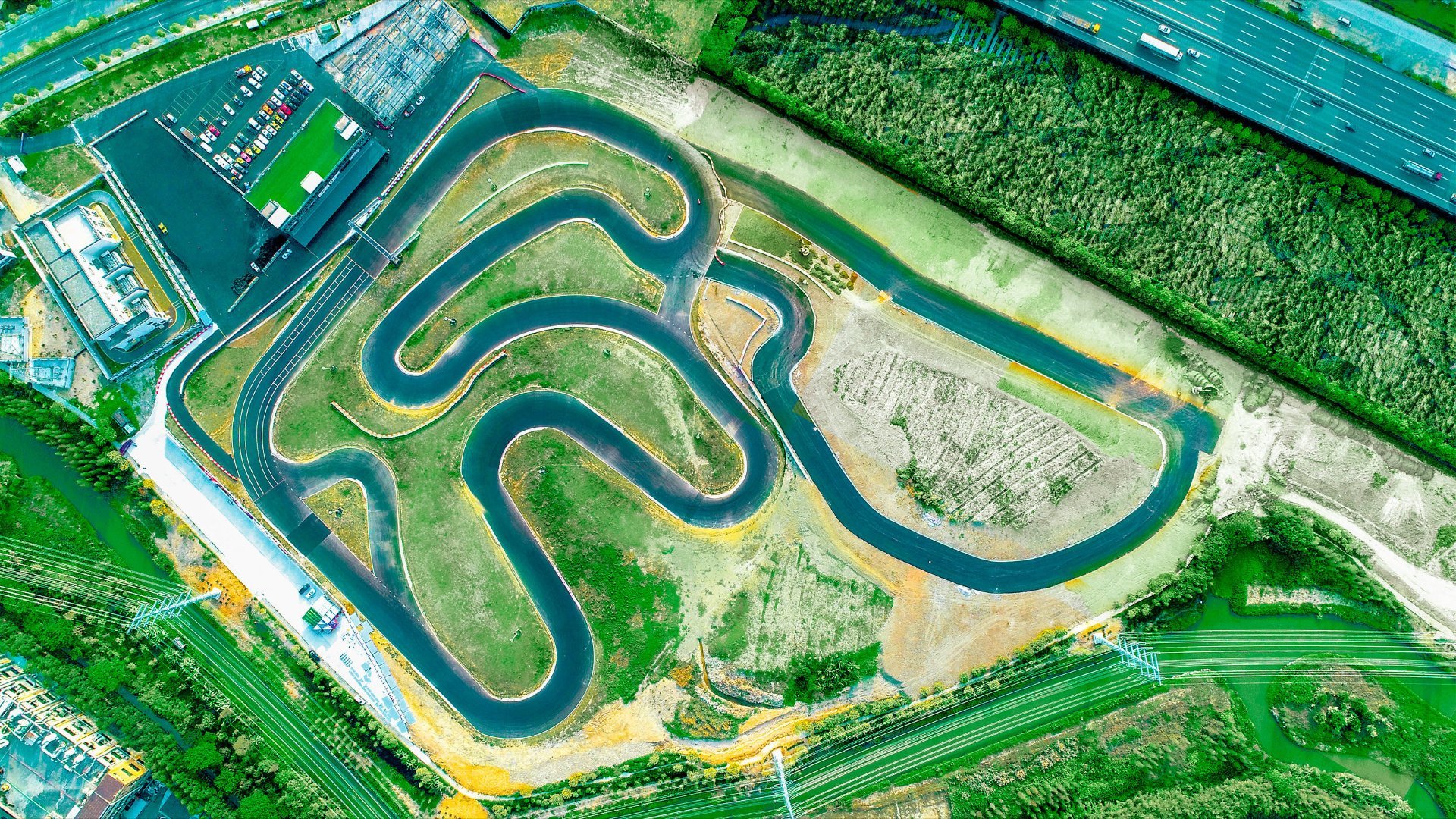 赛道试驾p7i告诉你到底值不值得买