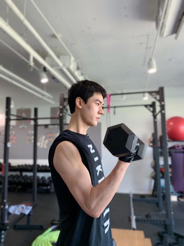 龚俊绝美肉体大赏……__财经头条